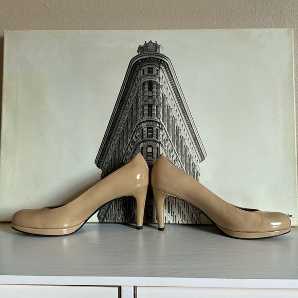 EUC Stuart Weitzman - Picture 4 of 8